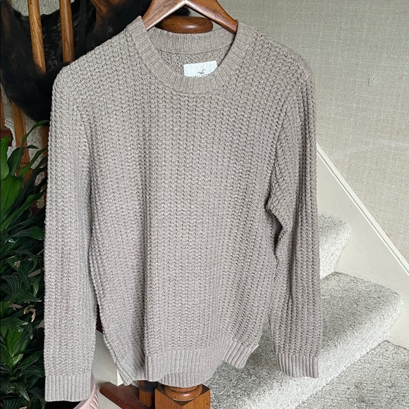 Hollister Men's Taupe Crewneck Sweater - Picture 1 of 9
